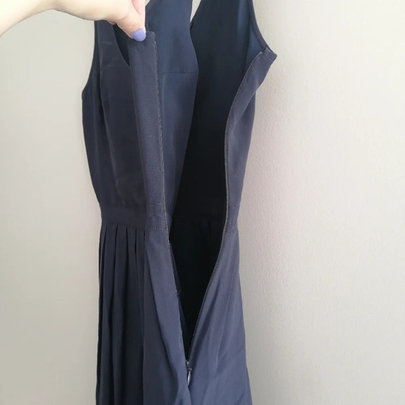 Club Monaco Navy Silk Sleeveless V-Neck Dress with Pleating and Pockets 2 - Picture 9 of 15
